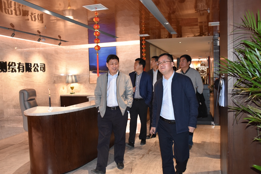 中國農(nóng)業(yè)大學(xué)郝晉民教授、朱道林教授、甘肅省測繪局苗天寶副局長、甘肅省土地整理中心何瑞東主任等領(lǐng)導(dǎo)一行蒞臨公司指導(dǎo)工作